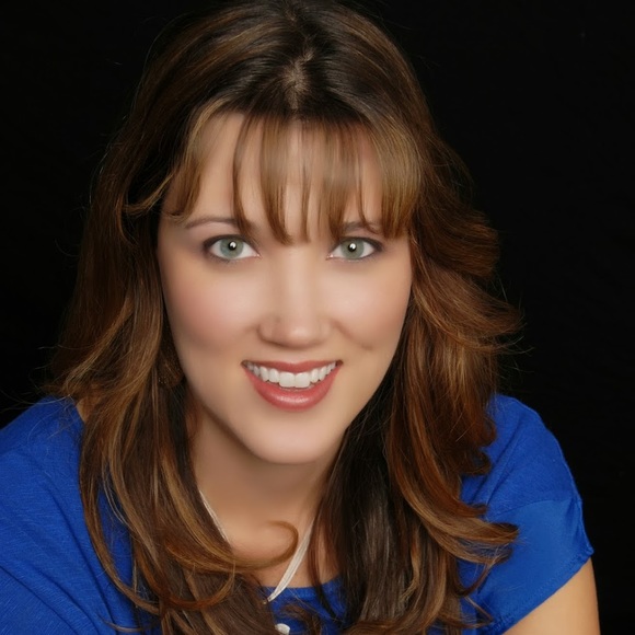 Meet your Posher, Alyssa - Picture 1 of 1